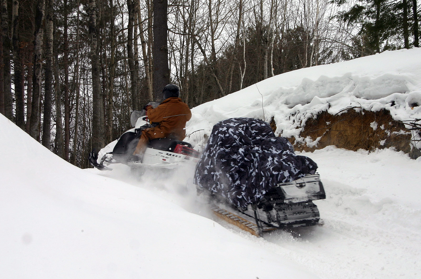 D900 Military-Grade Snowmobile, Towing Uphill