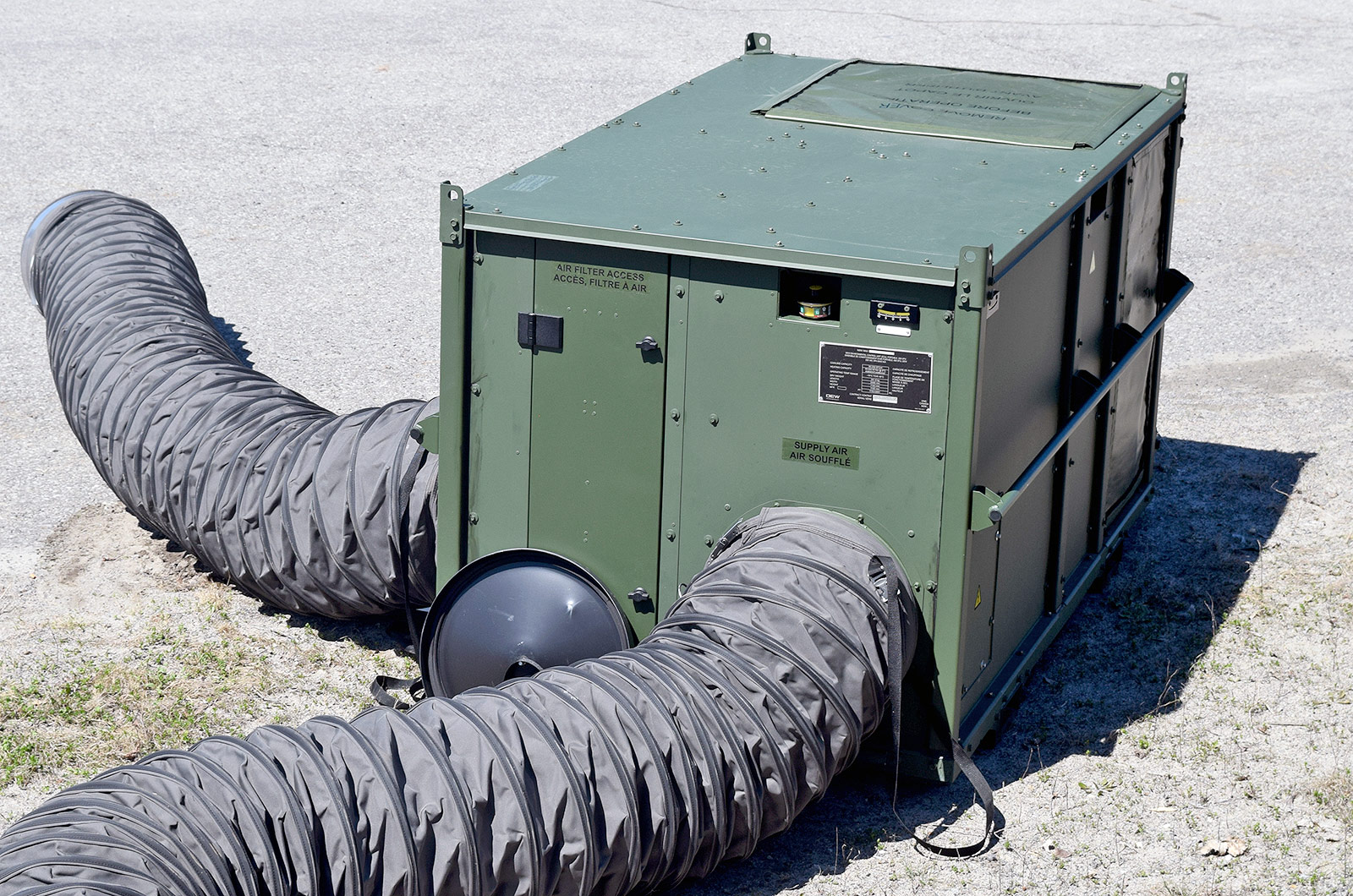 Environmental control units for extreme high temperature arid desert climates